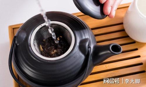 茶里有比砒霜还毒的致癌物？喝茶少放茶叶或能远离胃癌、心脏病开云体育 开云平台(图2)