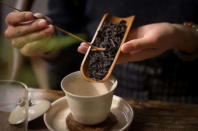 开云 开云体育茶叶出味要靠沸水？想要泡出甘醇好茶这3大原则才是应遵循的(图4)