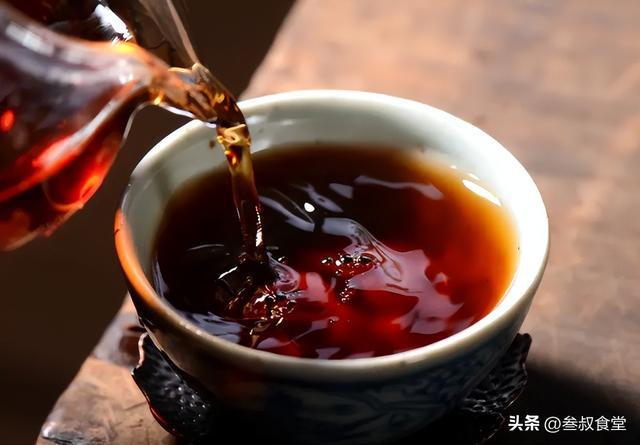 泡茶用“沸水”还是“温水”更好喝？老茶客：要视茶叶特性而开云体育 开云官网定(图3)