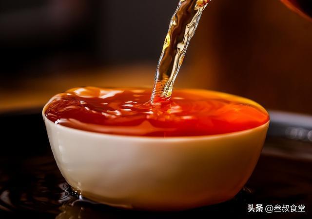 泡茶用“沸水”还是“温水”更好喝？老茶客