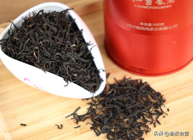 泡茶用“沸水”还是“温水”更好喝？老茶客：要视茶叶特性而开云体育 开云官网定(图8)