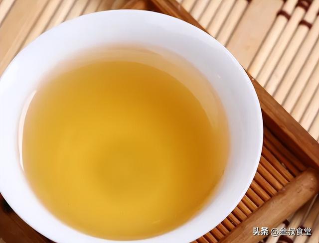 泡茶用“沸水”还是“温水”更好喝？老茶客：要视茶叶特性而开云体育 开云官网定(图9)