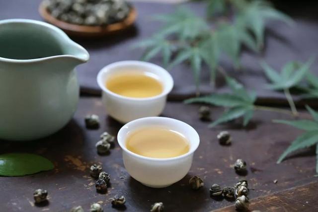 开云 开云体育官网“隔夜茶毒如蛇”？不敢喝隔夜茶的人建议看一下涨知识(图2)